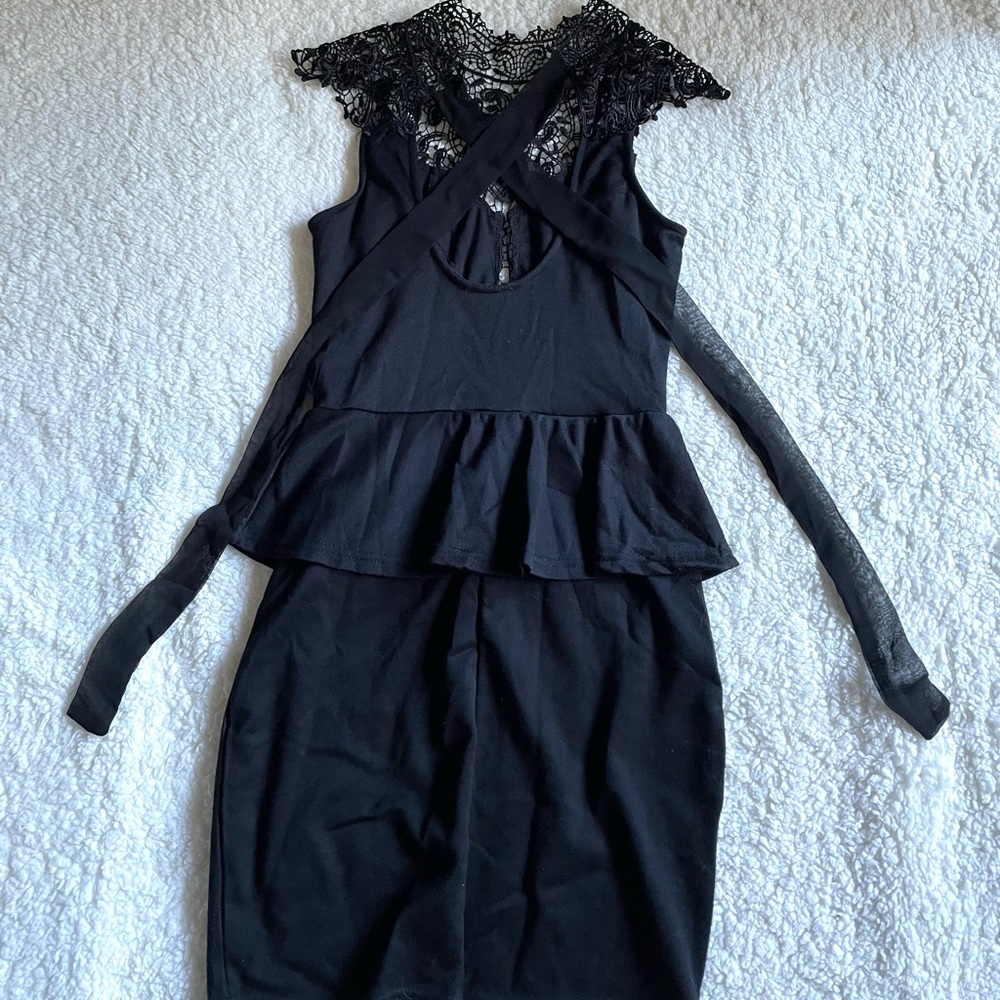 Size: Small - Picture 2 of 3